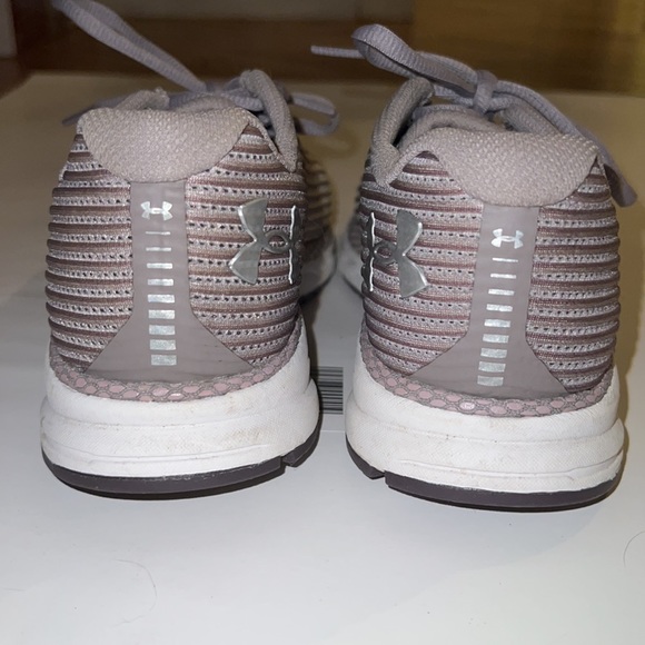 Under Armour Hovr Velociti 2 women’s shoes size 6.5! Excellent condition! - Picture 5 of 6